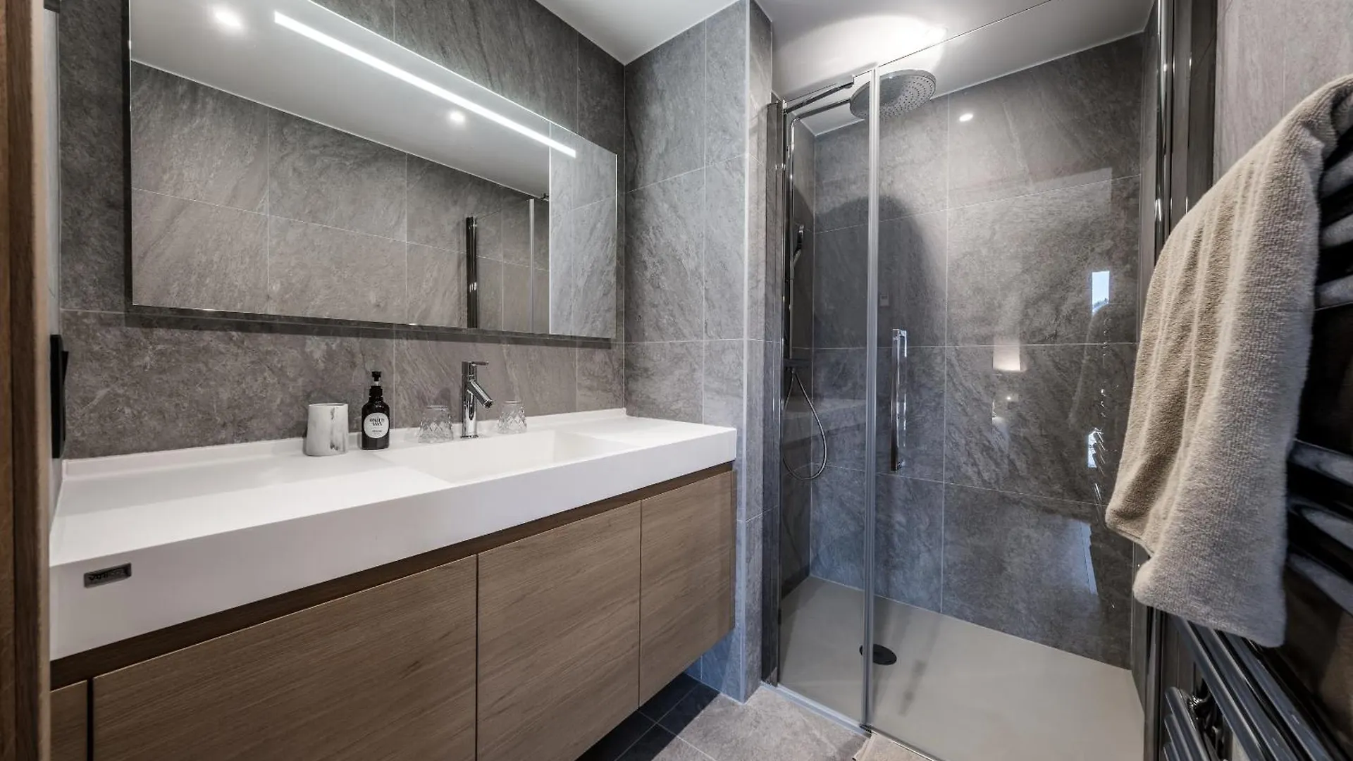 Le Glacier Pelve Courchevel 1650 - Five Bedrooms - Bed & Breakfast בקתה